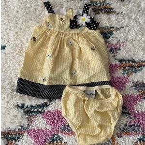 Rare editions baby dress and bloomer cover bumblebees 6/9 outfit